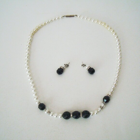 Earrings & Necklace Set Faux Pearls Black Beads Diamante Spacers Classic - Picture 8 of 8